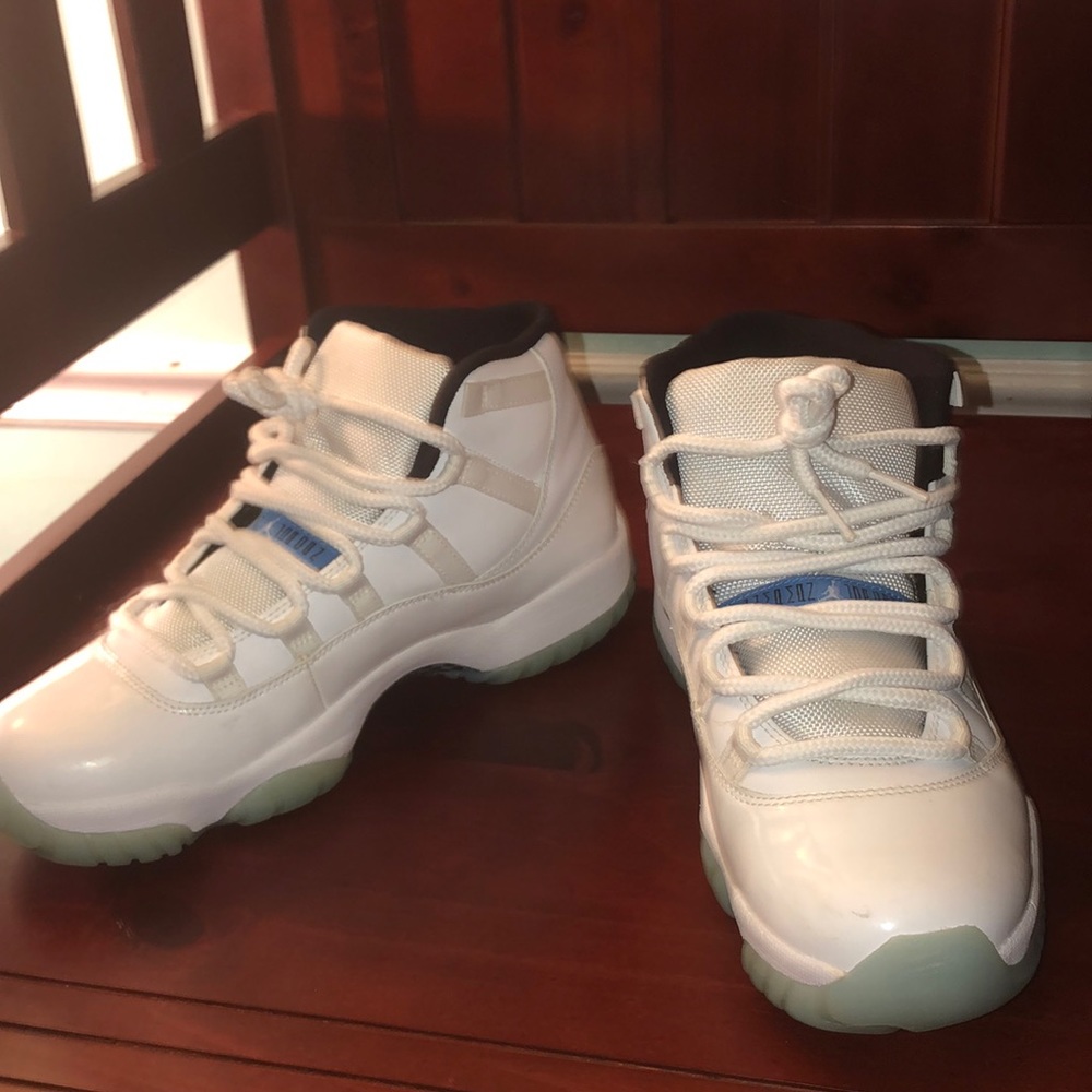 Jordan 11 Legend blue